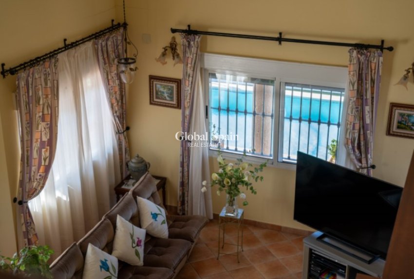 Resale - VILLA -
ORIHUELA - Inland