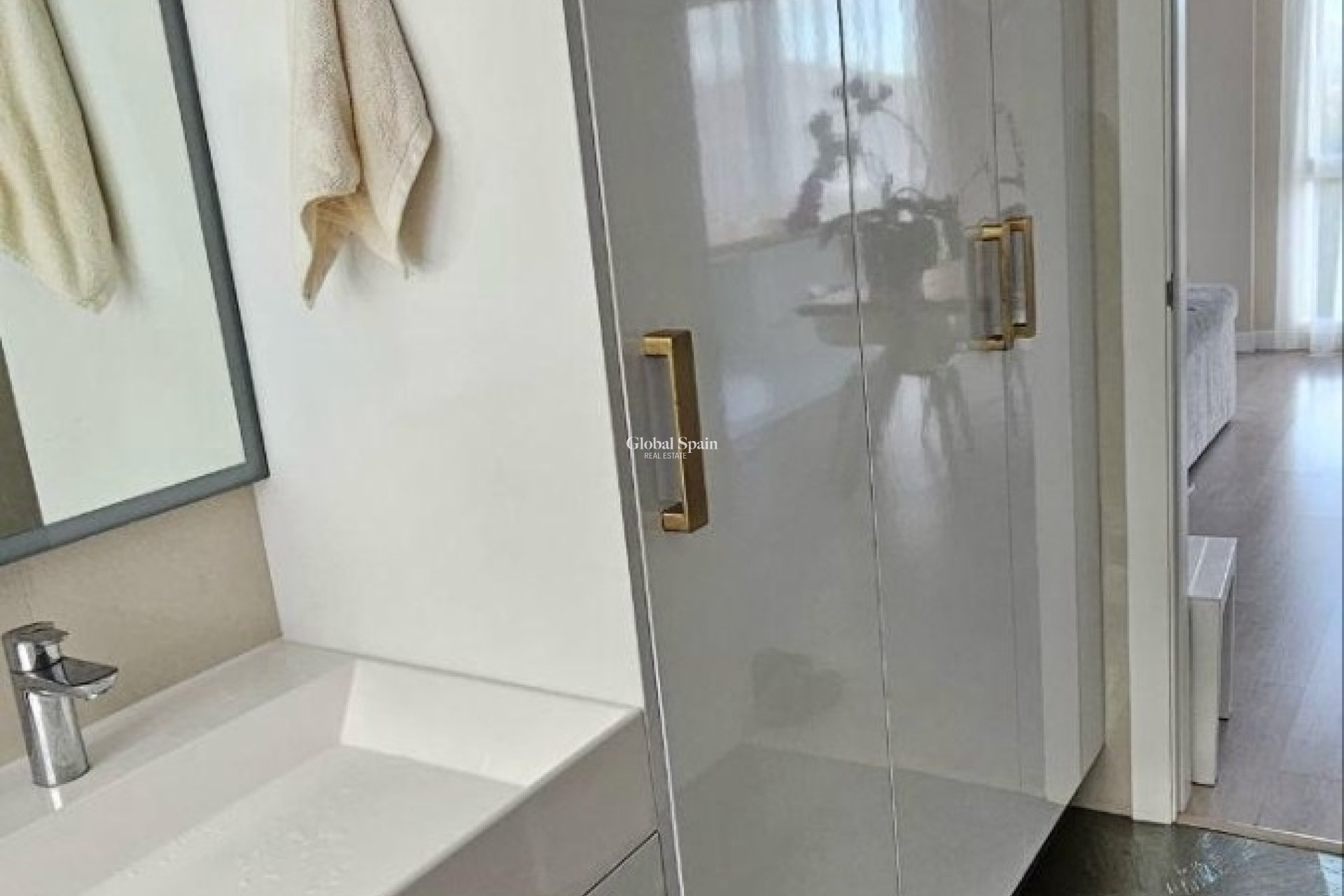 Resale - VILLA -
ORIHUELA - Inland