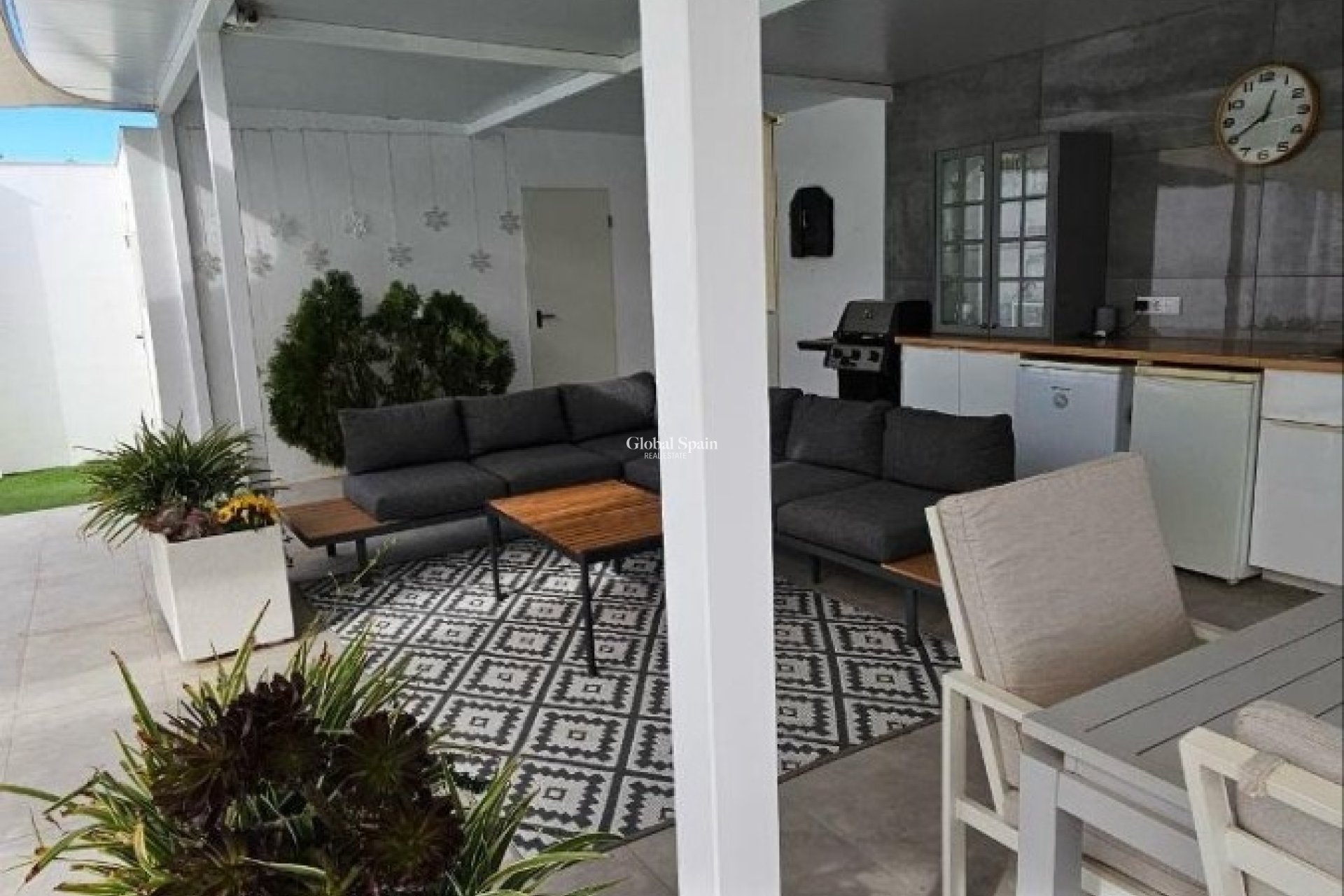 Resale - VILLA -
ORIHUELA - Inland