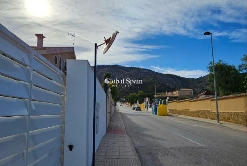 Resale - VILLA -
ORIHUELA - Inland