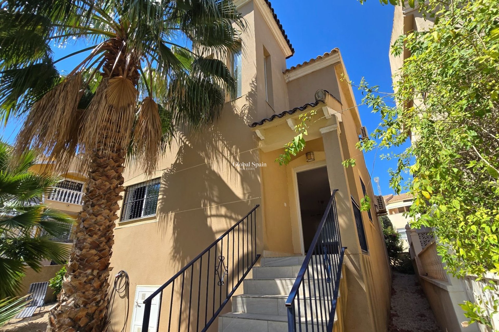 Resale - VILLA -
ORIHUELA - Inland