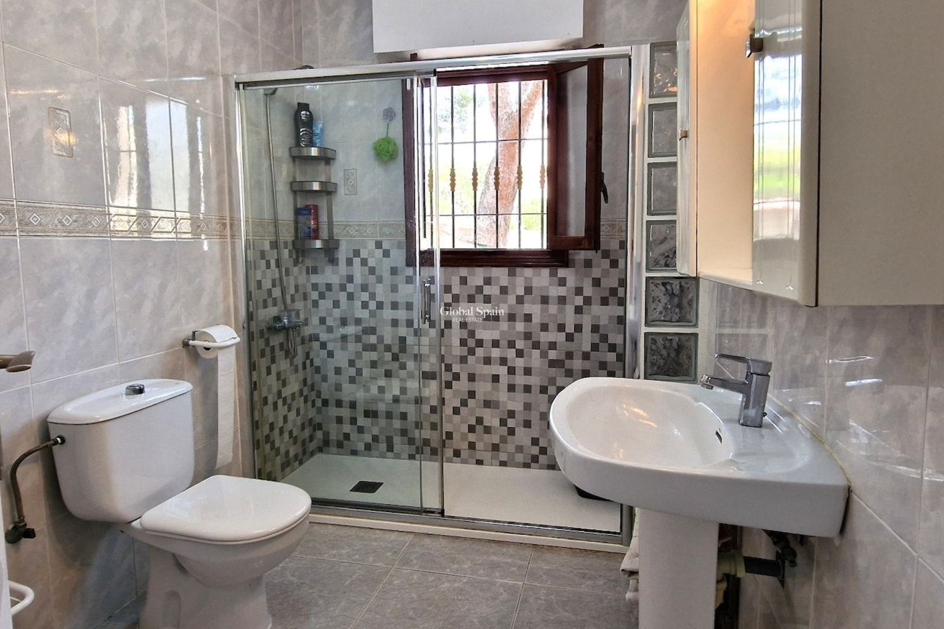 Resale - VILLA -
ORIHUELA - Inland