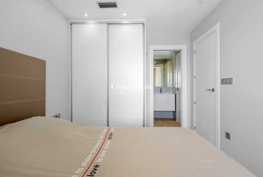 Resale - VILLA -
ORIHUELA - Inland