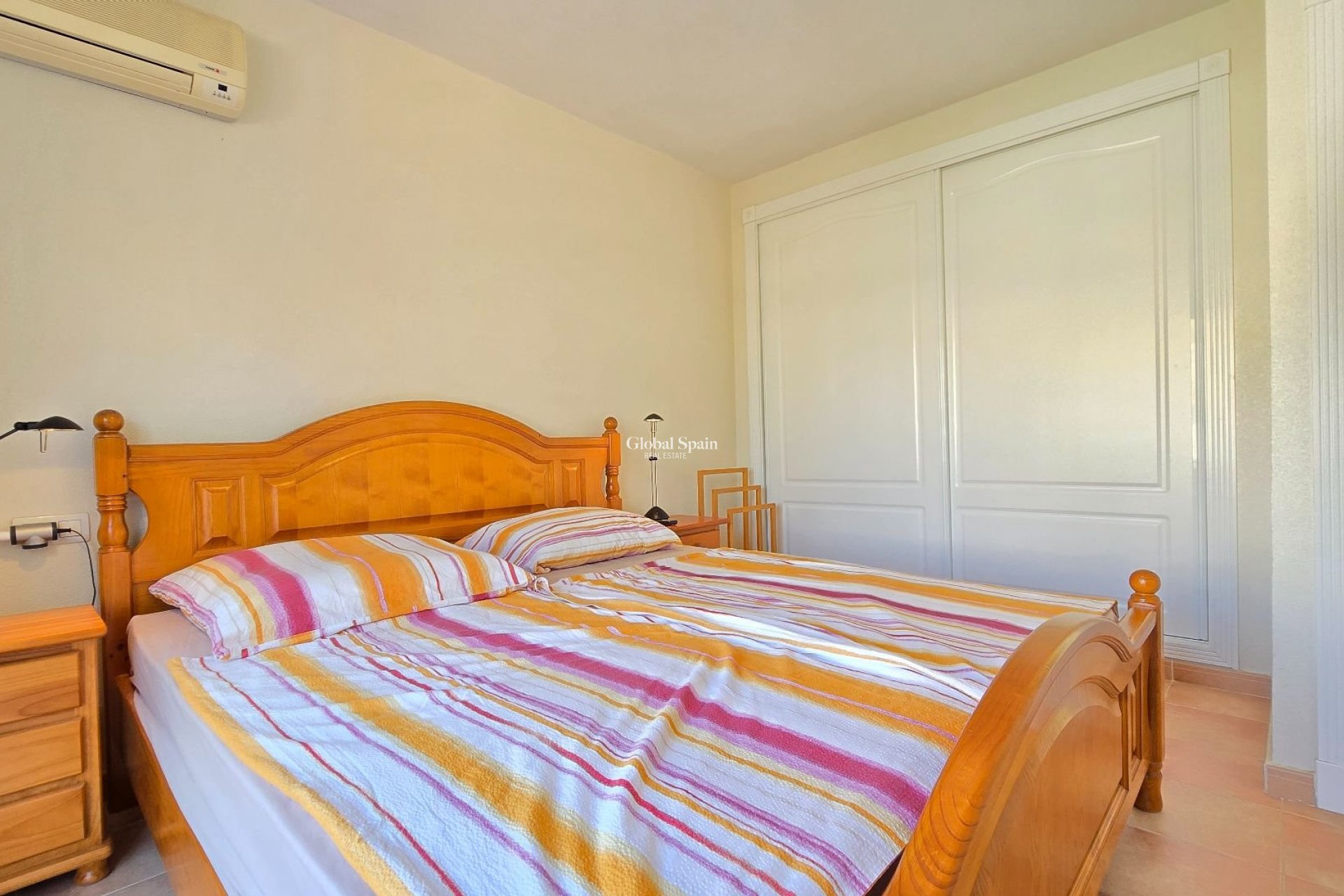 Resale - VILLA -
ORIHUELA - Inland