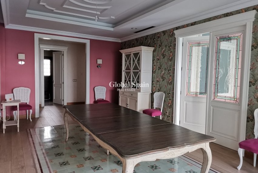 Resale - VILLA -
ORIHUELA - Inland