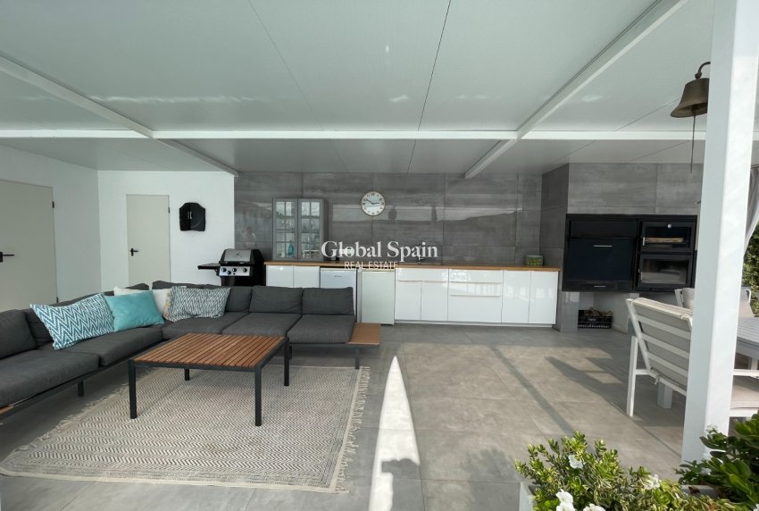 Resale - VILLA -
ORIHUELA - Inland