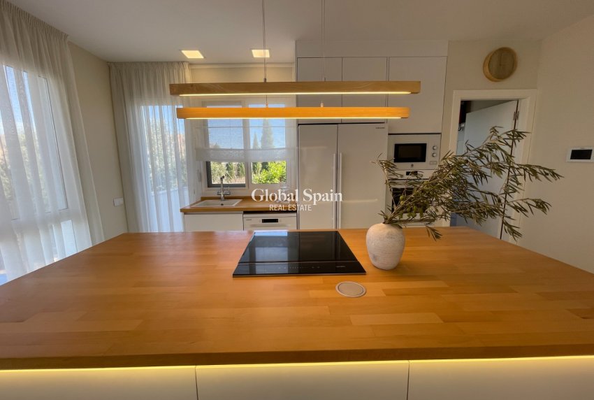 Resale - VILLA -
ORIHUELA - Inland