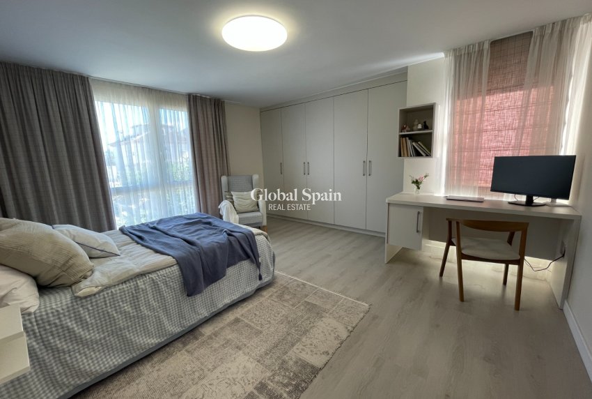 Resale - VILLA -
ORIHUELA - Inland