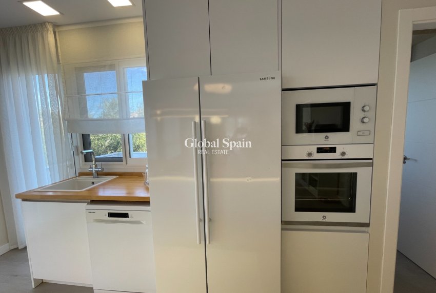 Resale - VILLA -
ORIHUELA - Inland