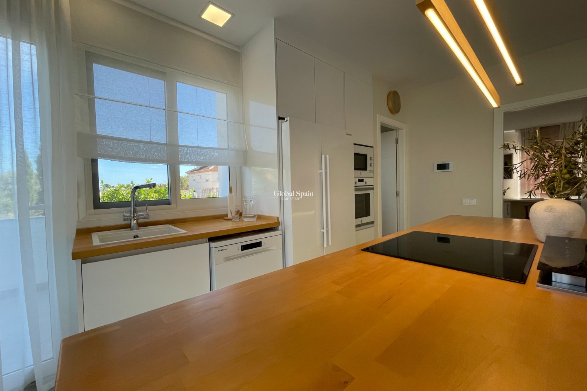 Resale - VILLA -
ORIHUELA - Inland