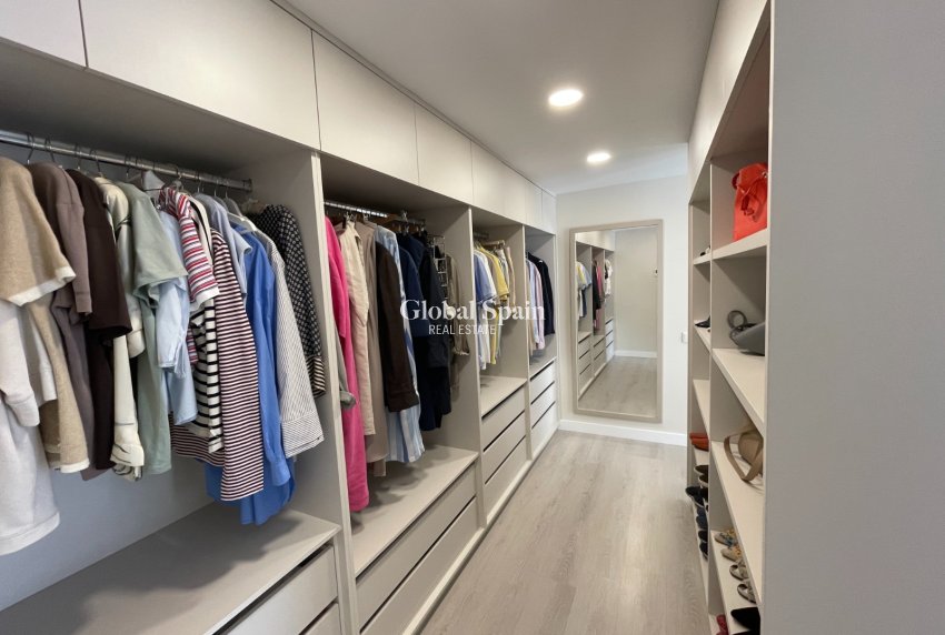 Resale - VILLA -
ORIHUELA - Inland