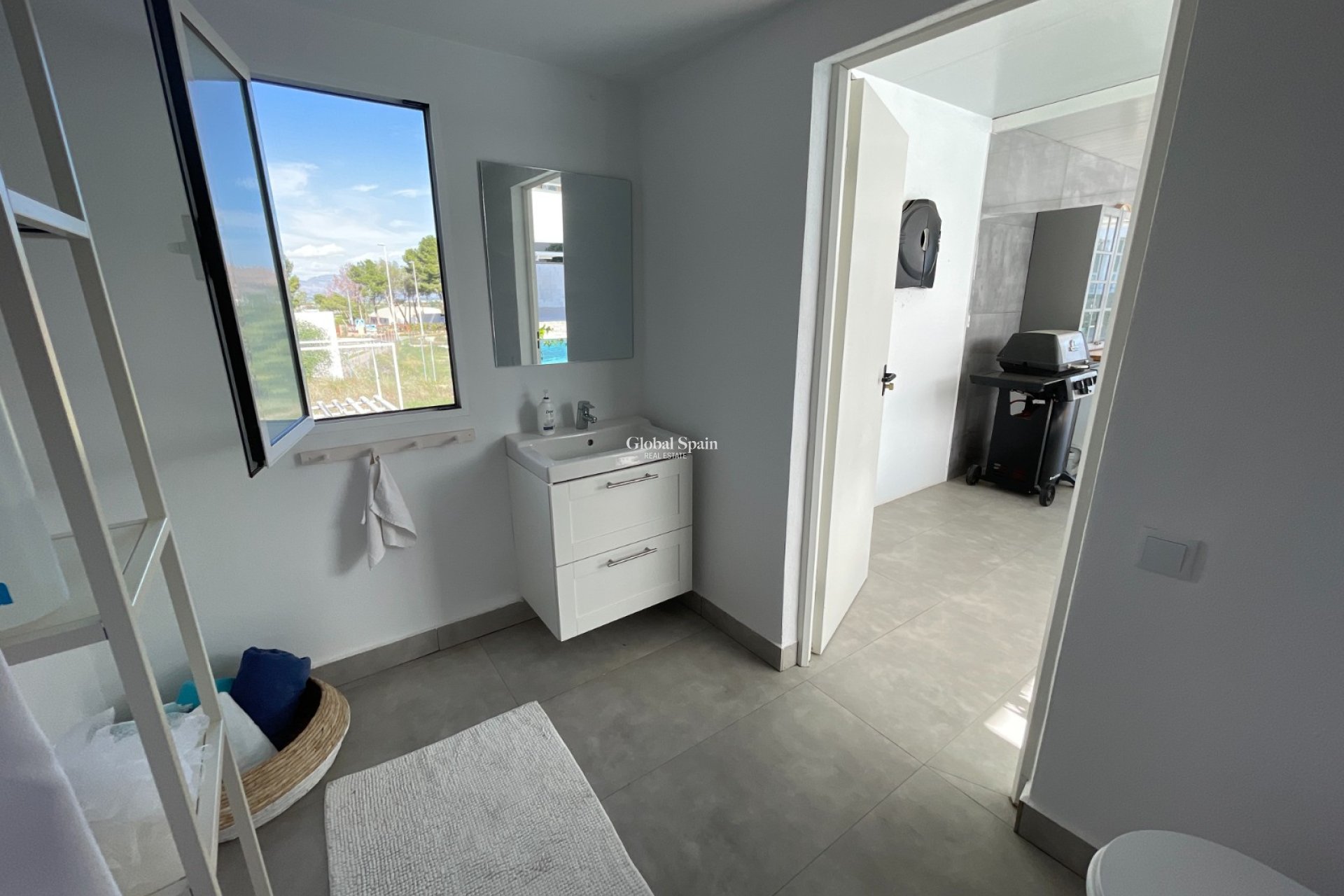 Resale - VILLA -
ORIHUELA - Inland