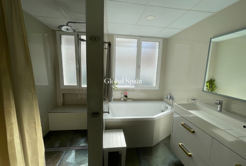 Resale - VILLA -
ORIHUELA - Inland