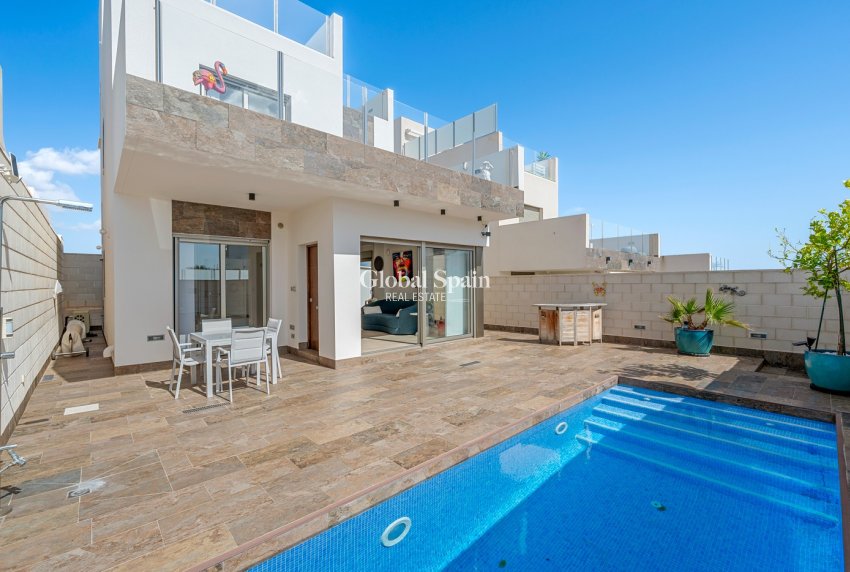 Resale - VILLA -
ORIHUELA - Inland