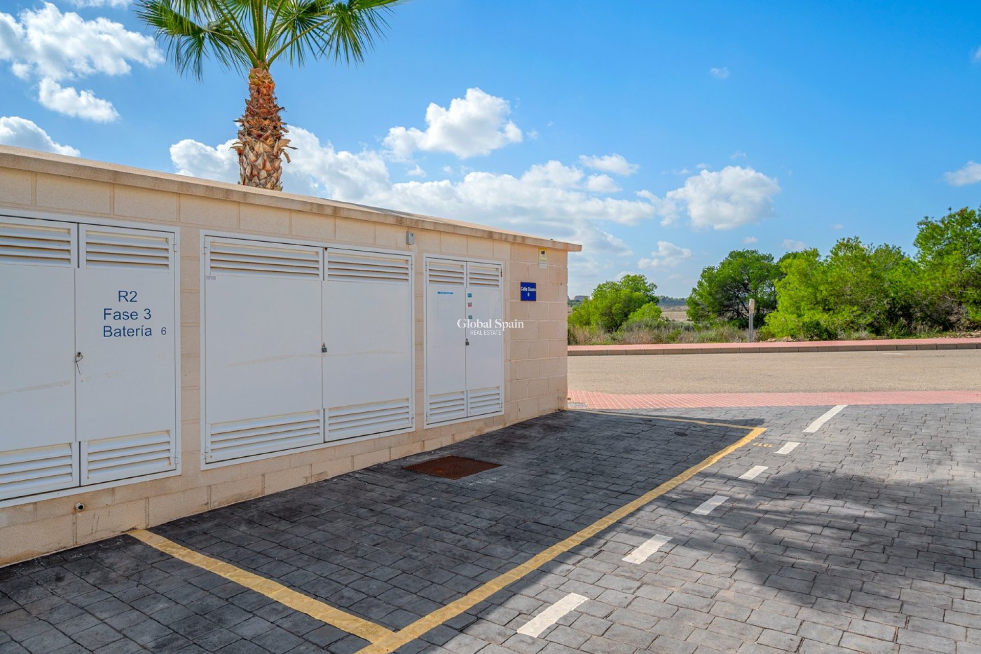 Resale - VILLA -
ORIHUELA - Inland