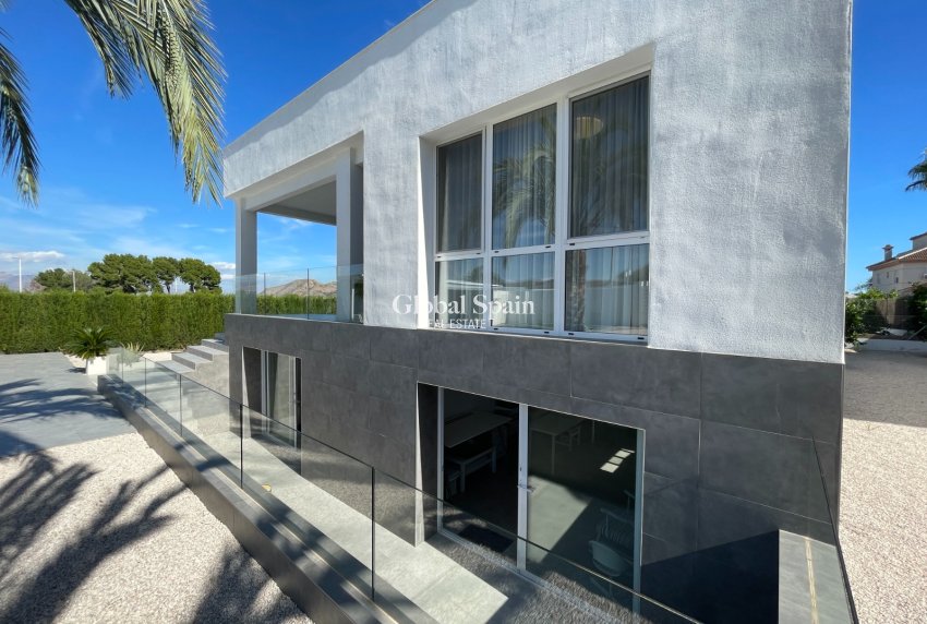 Resale - VILLA -
ORIHUELA - Inland