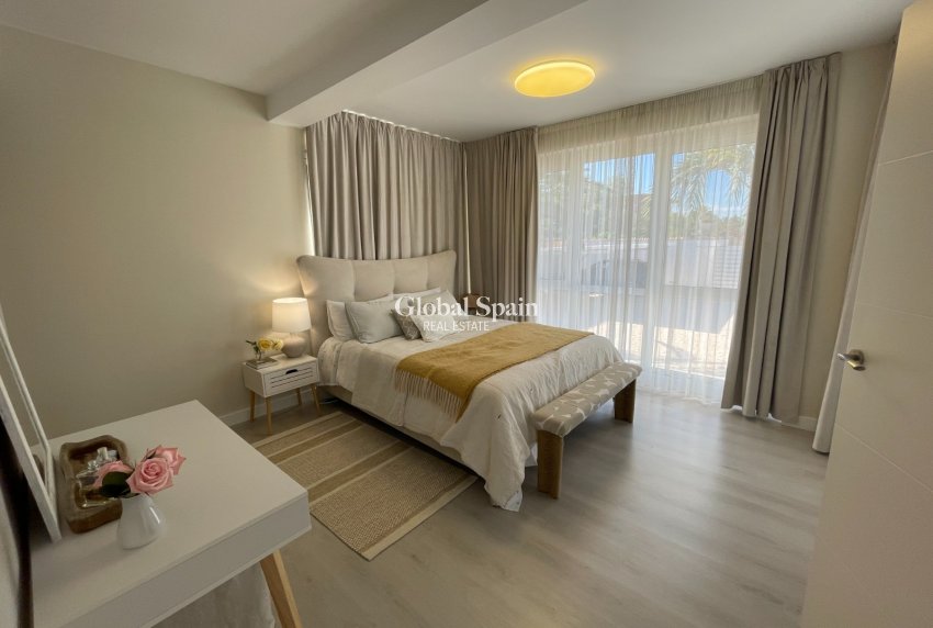 Resale - VILLA -
ORIHUELA - Inland