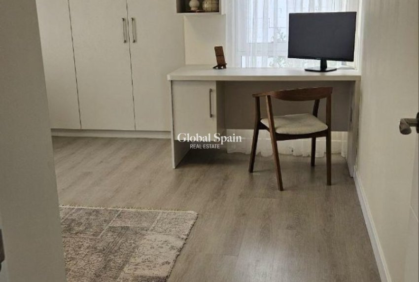 Resale - VILLA -
ORIHUELA - Inland