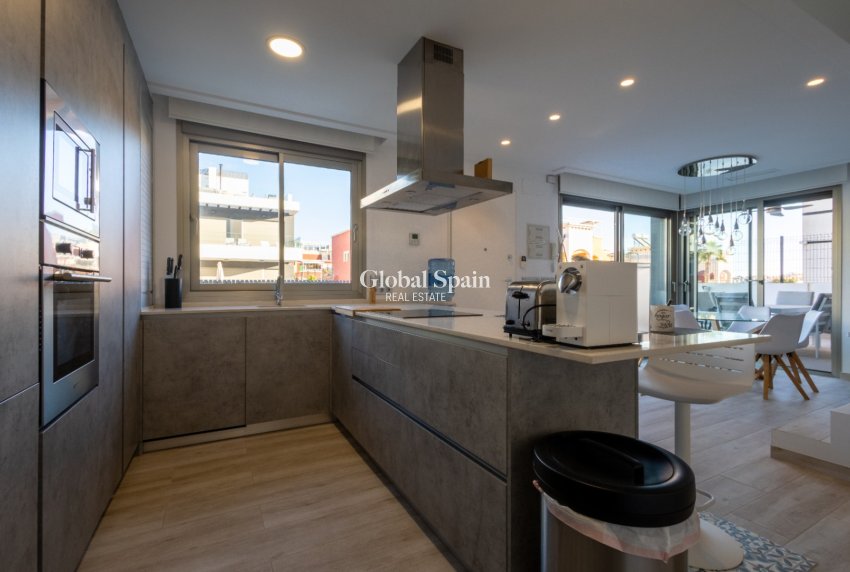 Resale - VILLA -
ORIHUELA - Inland