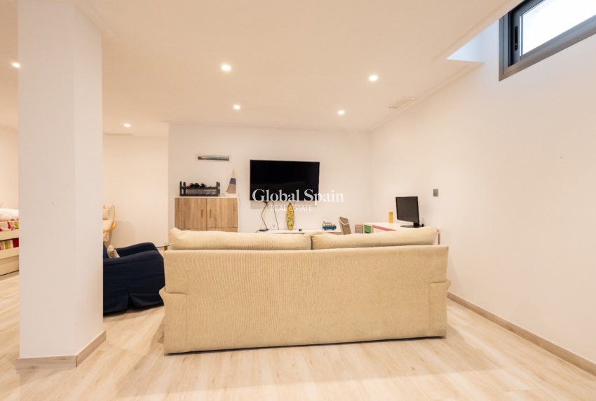 Resale - VILLA -
ORIHUELA - Inland