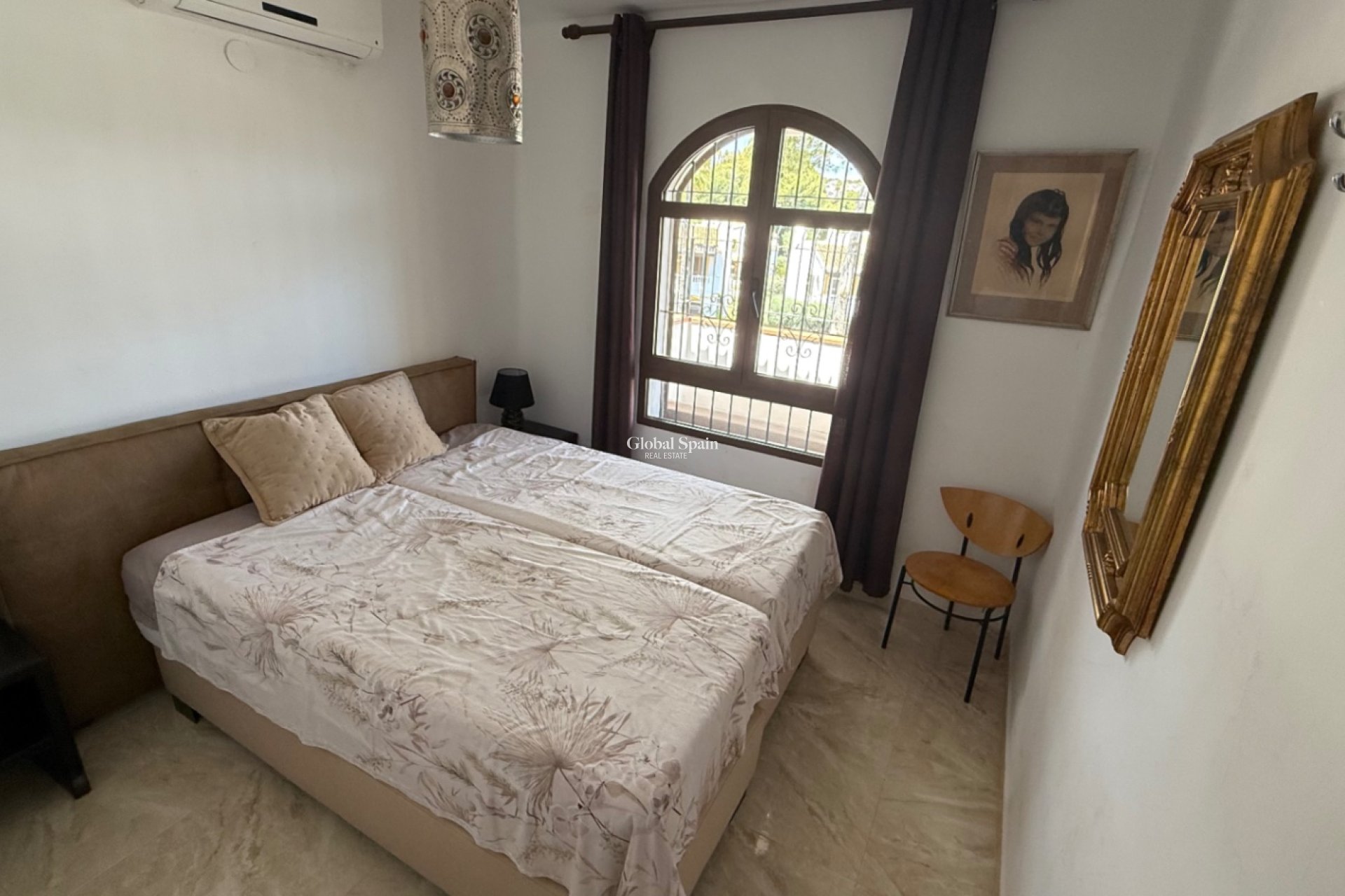 Resale - VILLA -
ORIHUELA - Inland