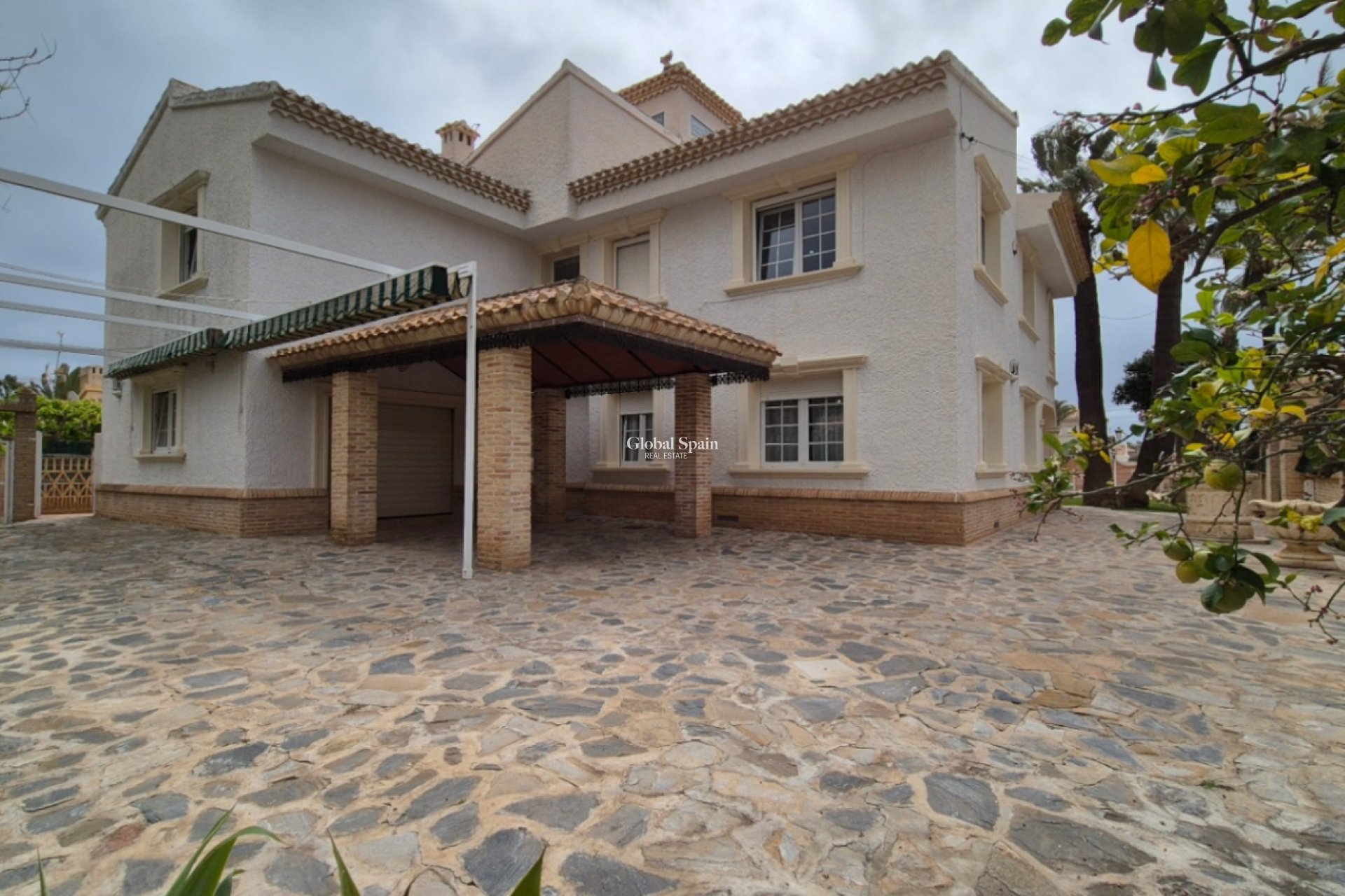 Resale - VILLA -
ORIHUELA - Inland