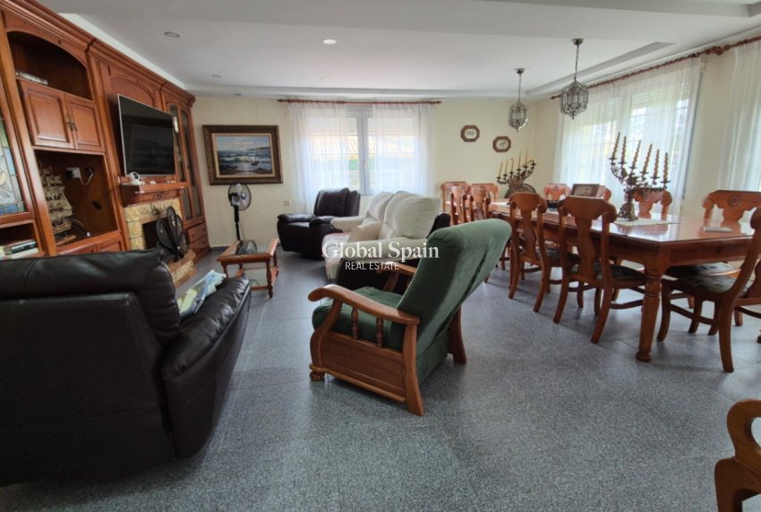 Resale - VILLA -
ORIHUELA - Inland