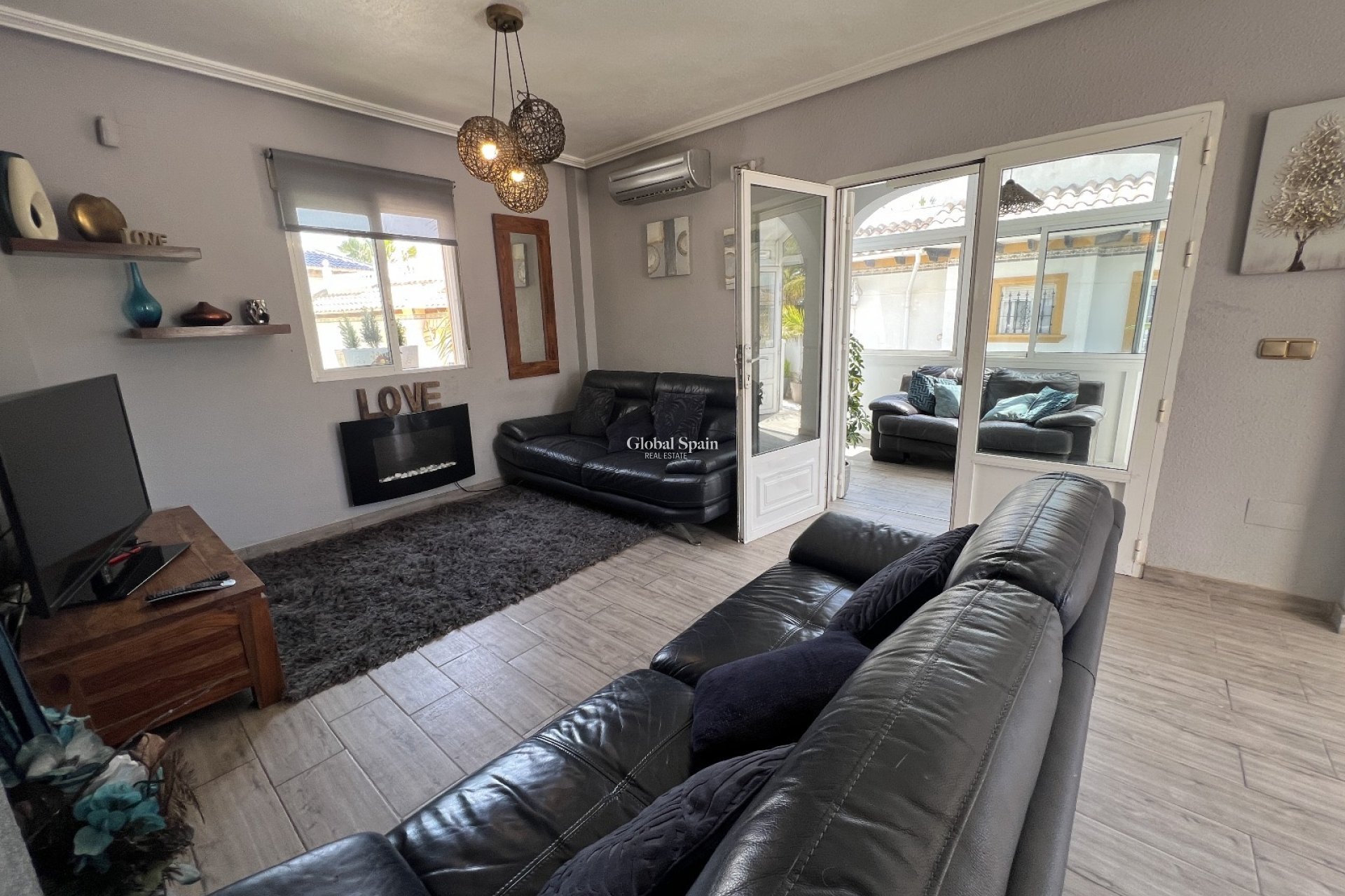 Resale - VILLA -
ORIHUELA - Inland