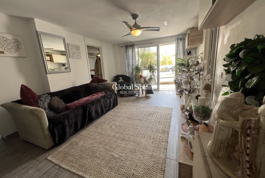 Resale - VILLA -
ORIHUELA - Inland