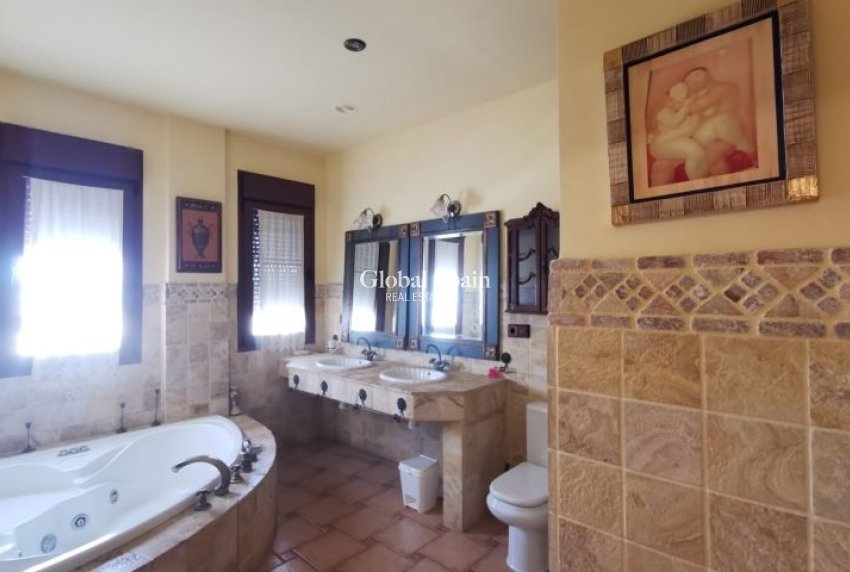 Resale - VILLA -
ORIHUELA - Inland