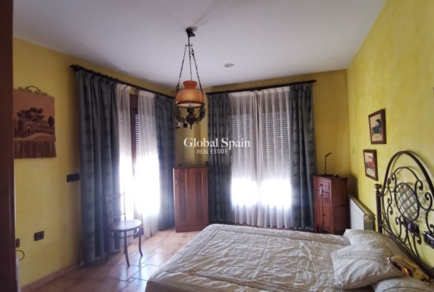 Resale - VILLA -
ORIHUELA - Inland