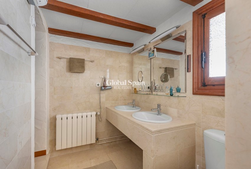 Resale - VILLA -
ORIHUELA - Inland