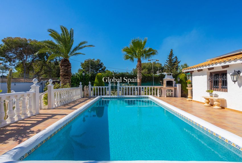 Resale - VILLA -
ORIHUELA - Inland