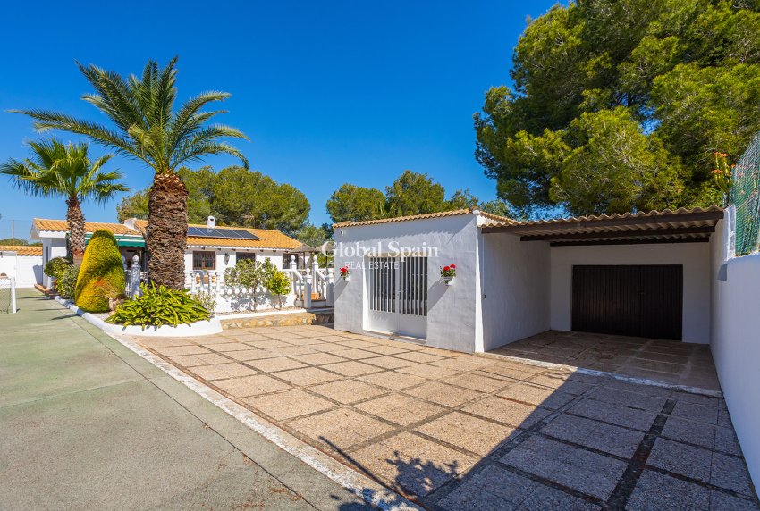 Resale - VILLA -
ORIHUELA - Inland