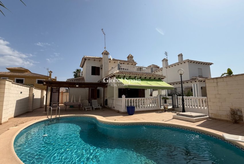 Resale - VILLA -
ORIHUELA - Inland