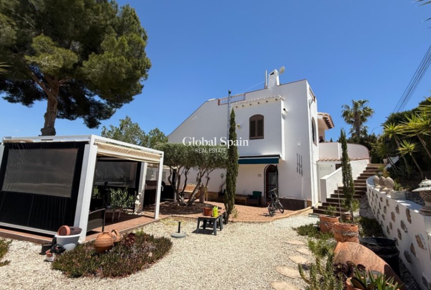 Resale - VILLA -
ORIHUELA - Inland