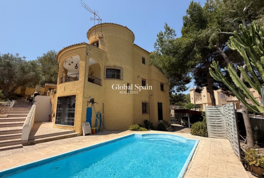 Resale - VILLA -
ORIHUELA - Inland