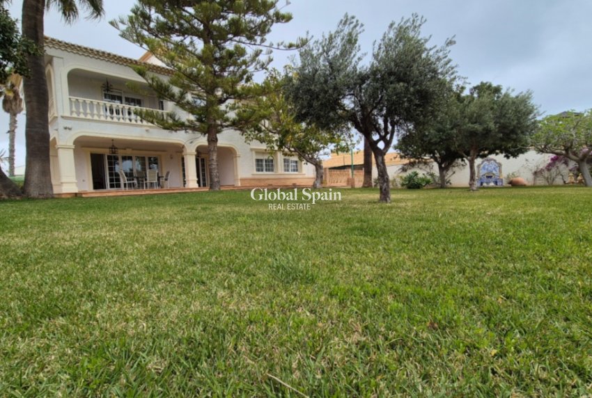 Resale - VILLA -
ORIHUELA - Inland