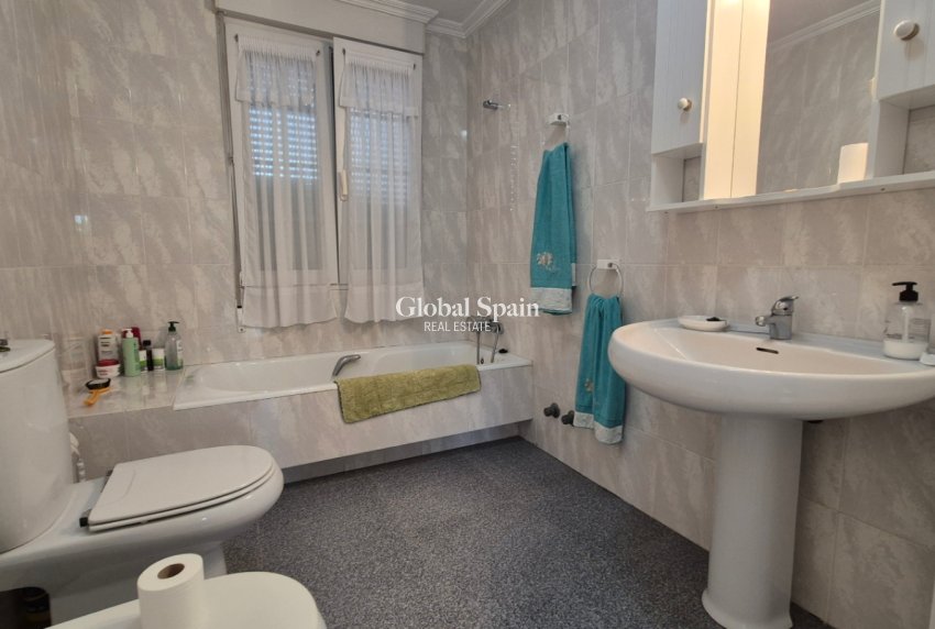 Resale - VILLA -
ORIHUELA - Inland