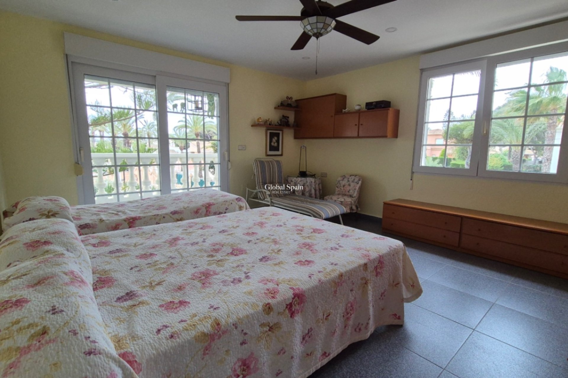Resale - VILLA -
ORIHUELA - Inland