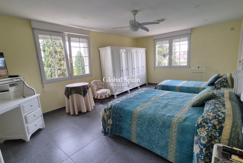 Resale - VILLA -
ORIHUELA - Inland