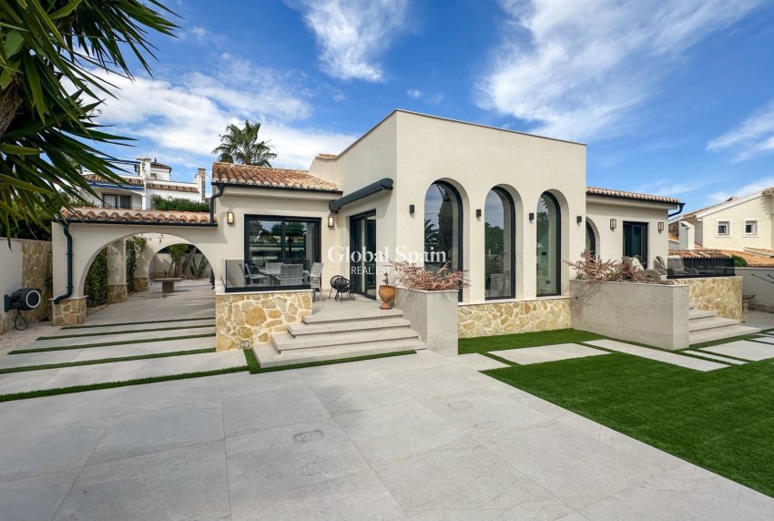 Resale - VILLA -
ORIHUELA - Inland
