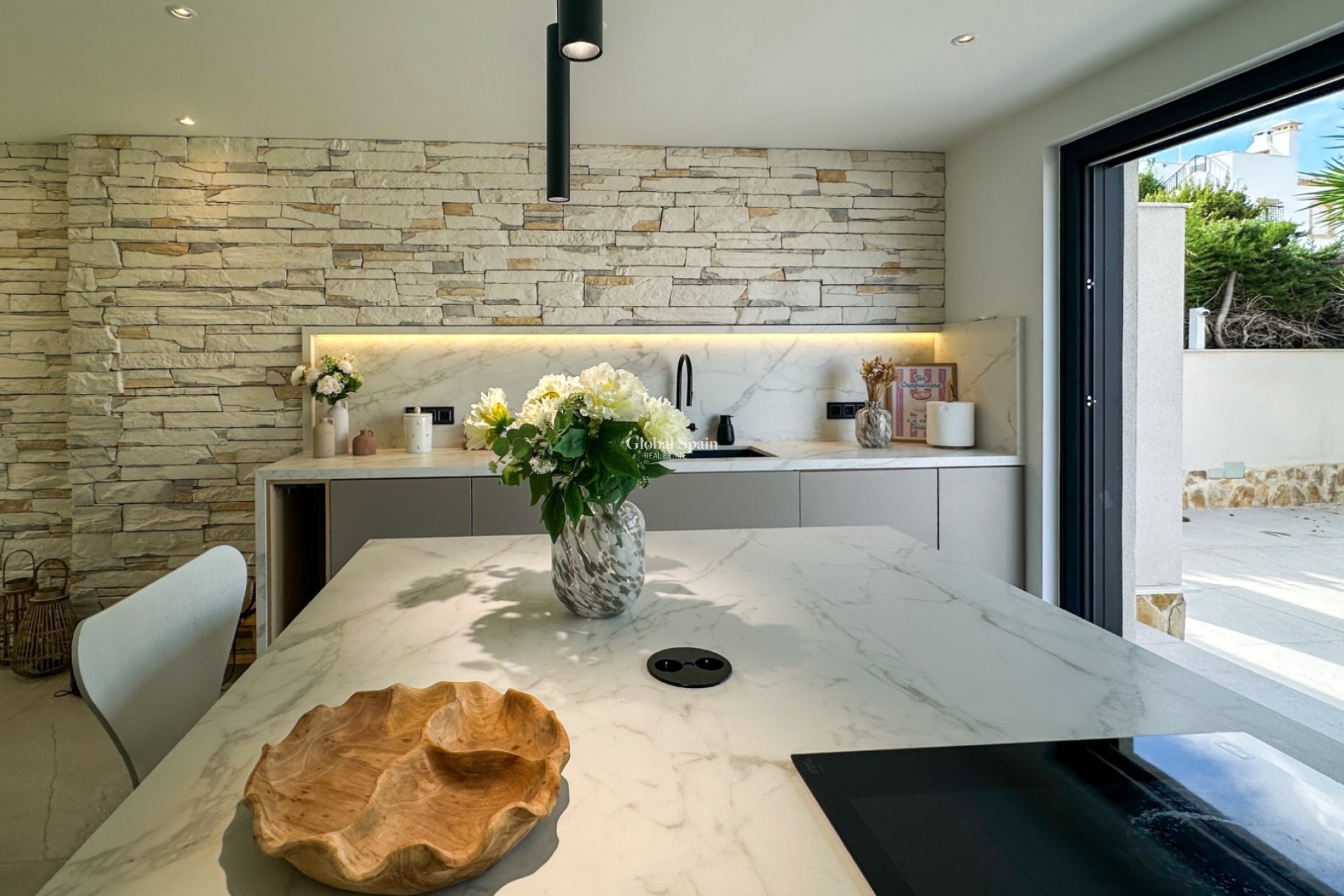 Resale - VILLA -
ORIHUELA - Inland