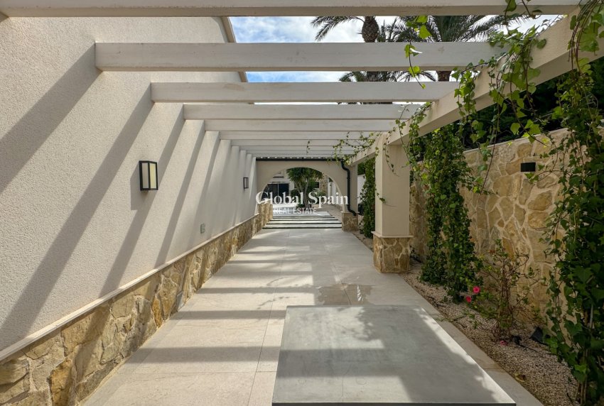Resale - VILLA -
ORIHUELA - Inland