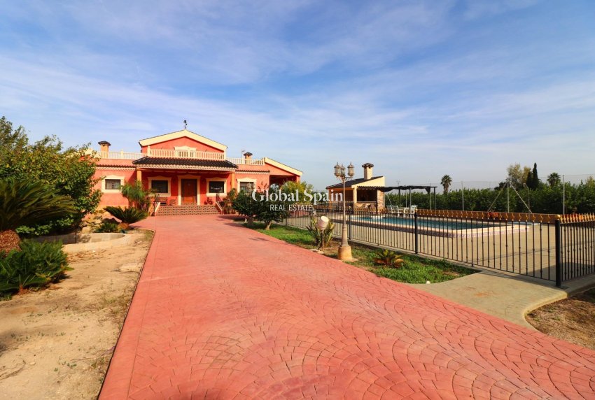 Resale - VILLA -
ORIHUELA - La Campaneta