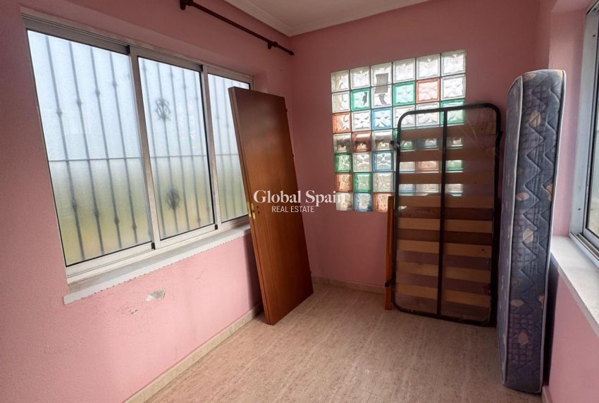 Resale - VILLA -
ORIHUELA - La Campaneta