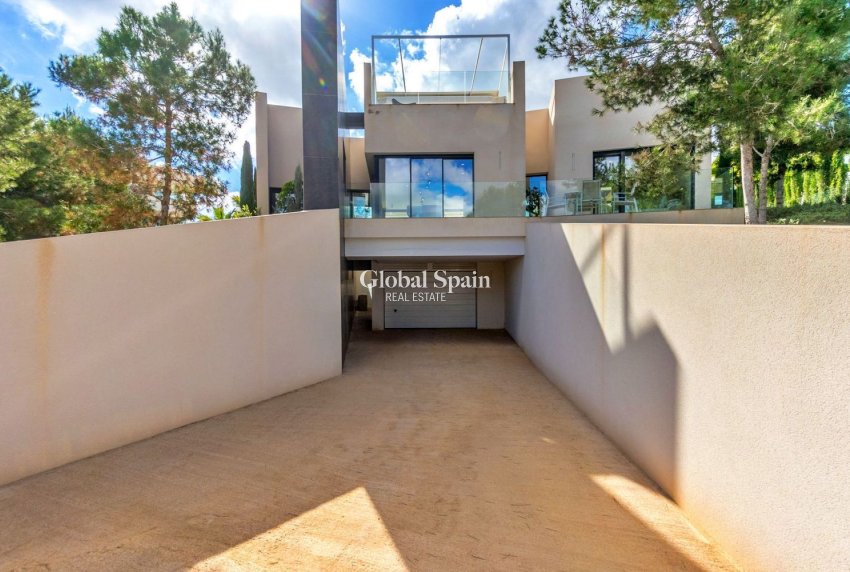 Resale - VILLA -
ORIHUELA - LAS COLINAS GOLF RESORT