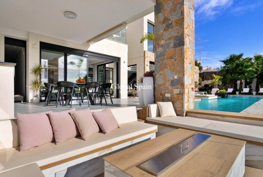 Resale - VILLA -
ORIHUELA - LAS COLINAS GOLF RESORT