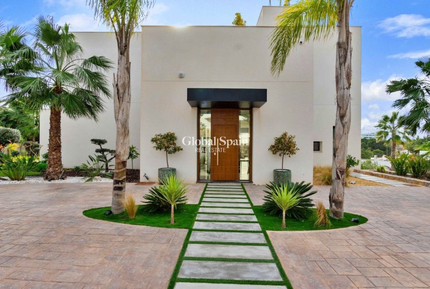 Resale - VILLA -
ORIHUELA - LAS COLINAS GOLF RESORT