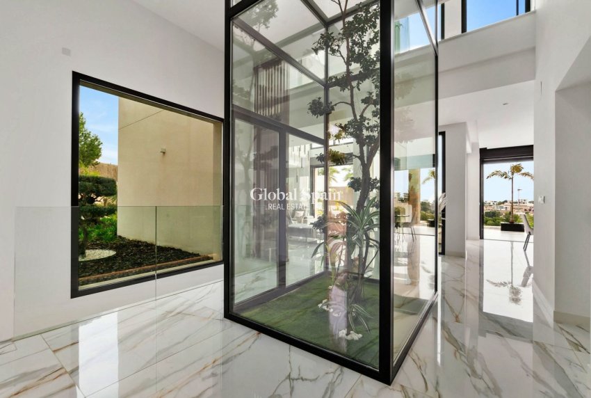Resale - VILLA -
ORIHUELA - LAS COLINAS GOLF RESORT